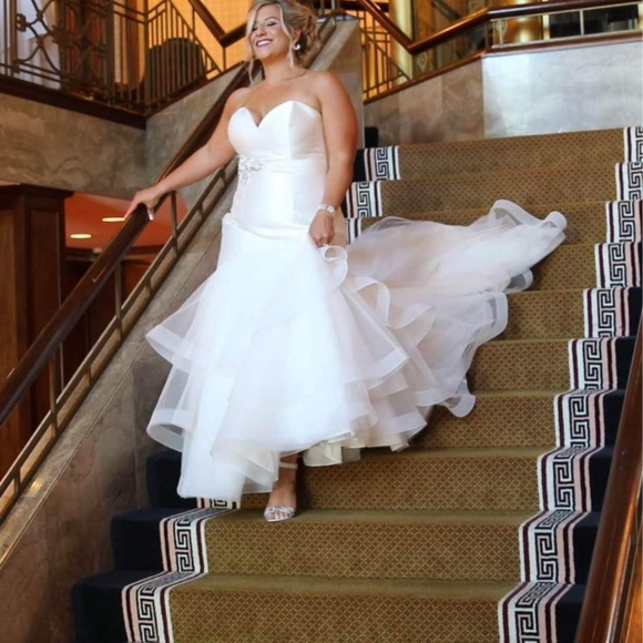 Allure 9416 Bridal Wedding Dress - Picture 1 of 4